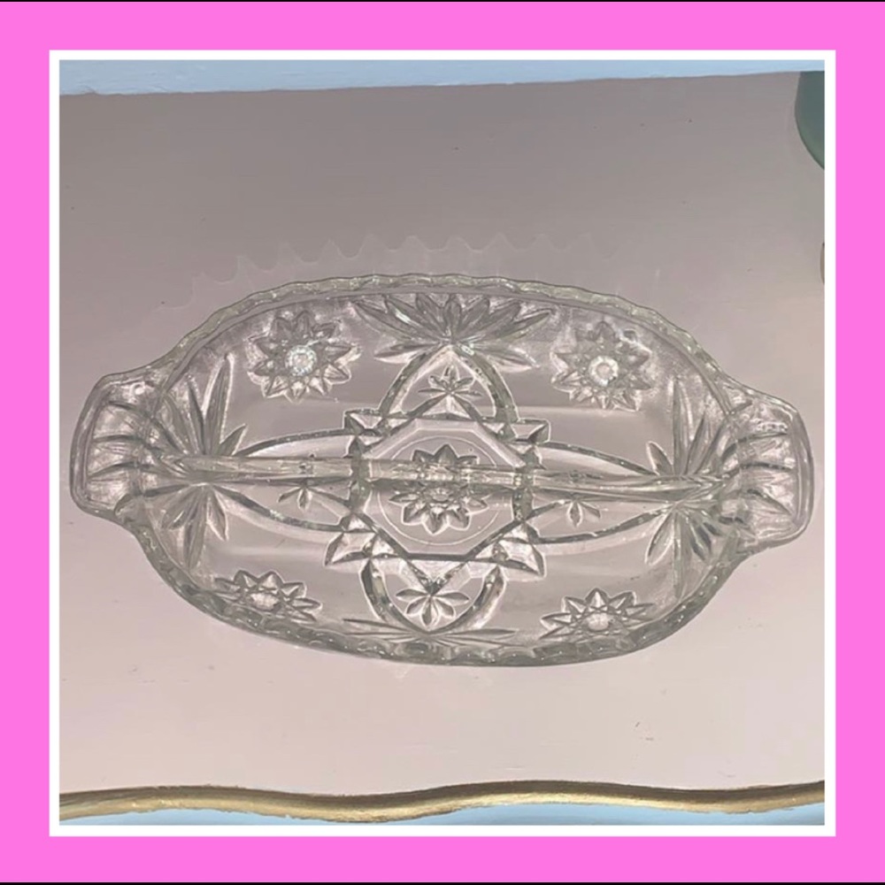 Thick crystal tray with beautiful designs ✨